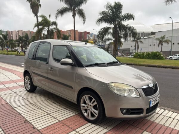 SKODA Roomster 1.6i 16v 105cv Scout